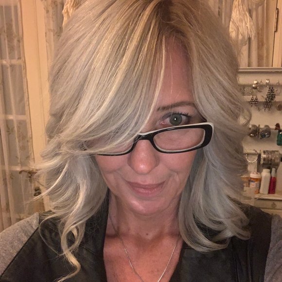 Meet your Posher, Leanne - Picture 2 of 2